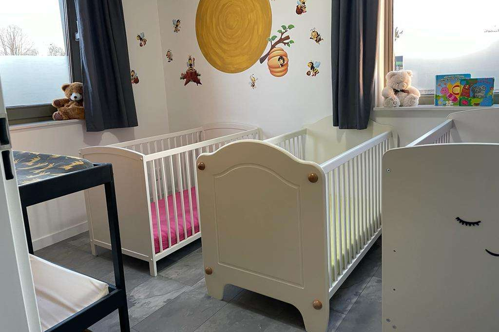 De kinderbedjes.