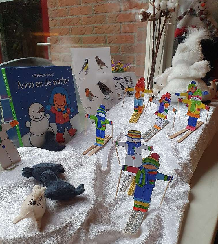 Knutselen voor de wintertafel.