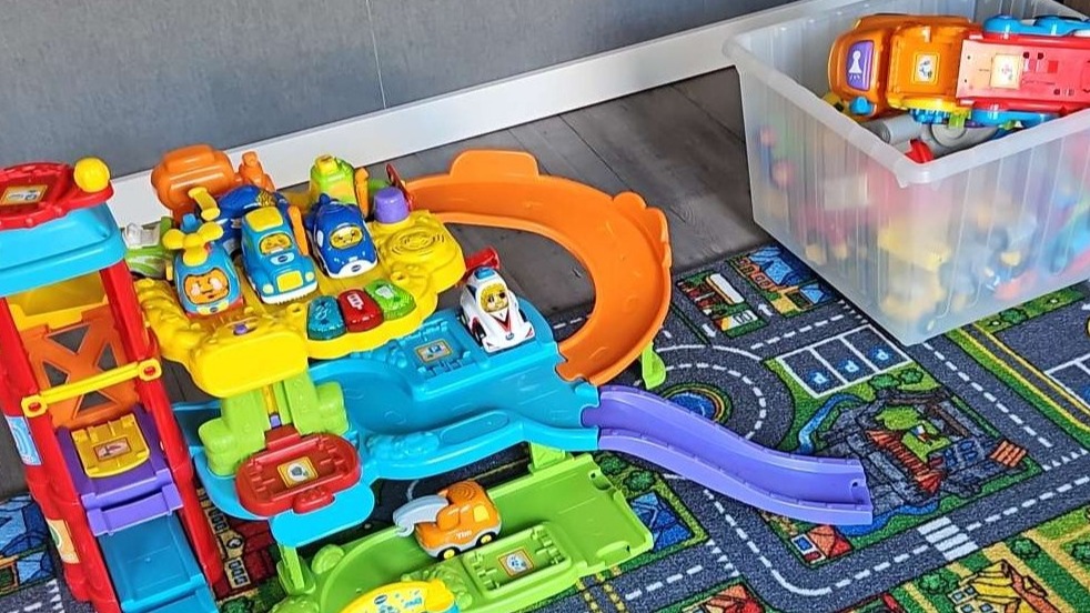 Speelkleed met de autobak. Uren speelple