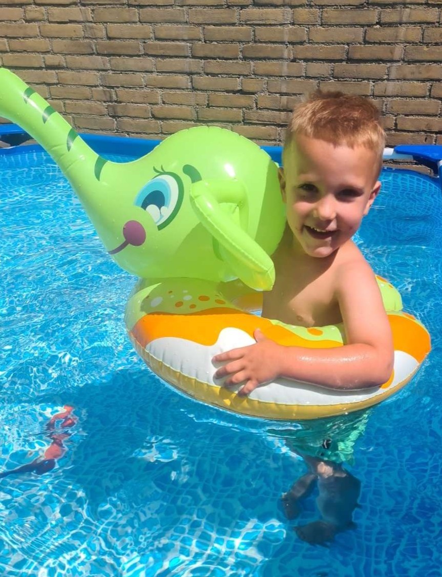 In de zomer staat het zwembad! 