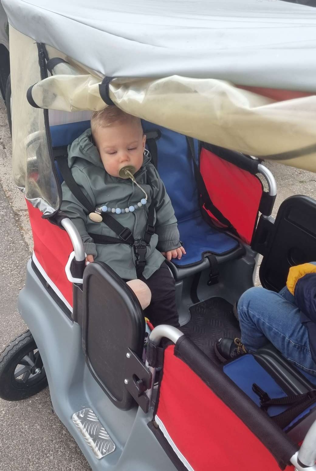 De kiddybus waar we vele kilometers mee 