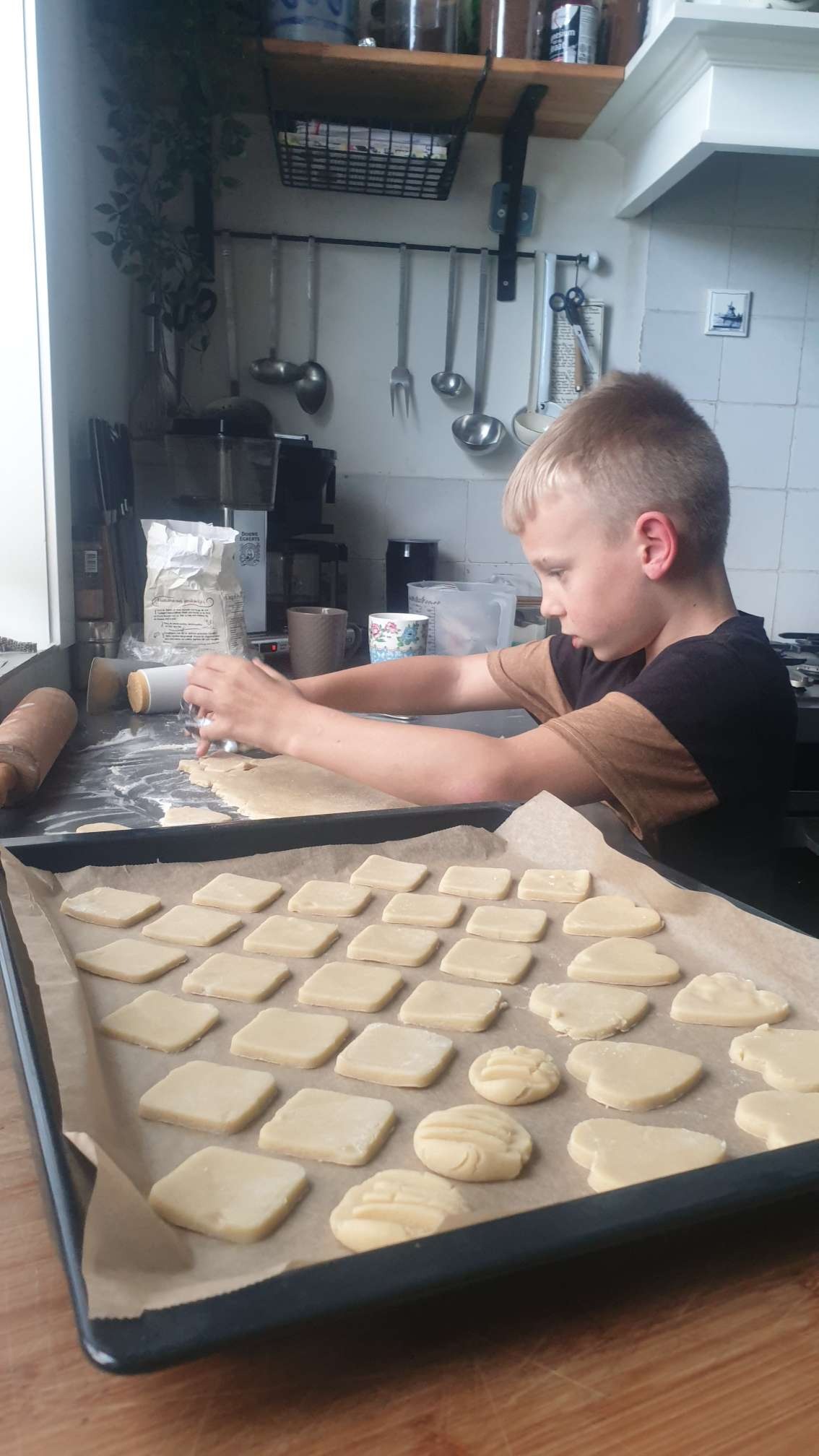 Samen koekjes bakken.
