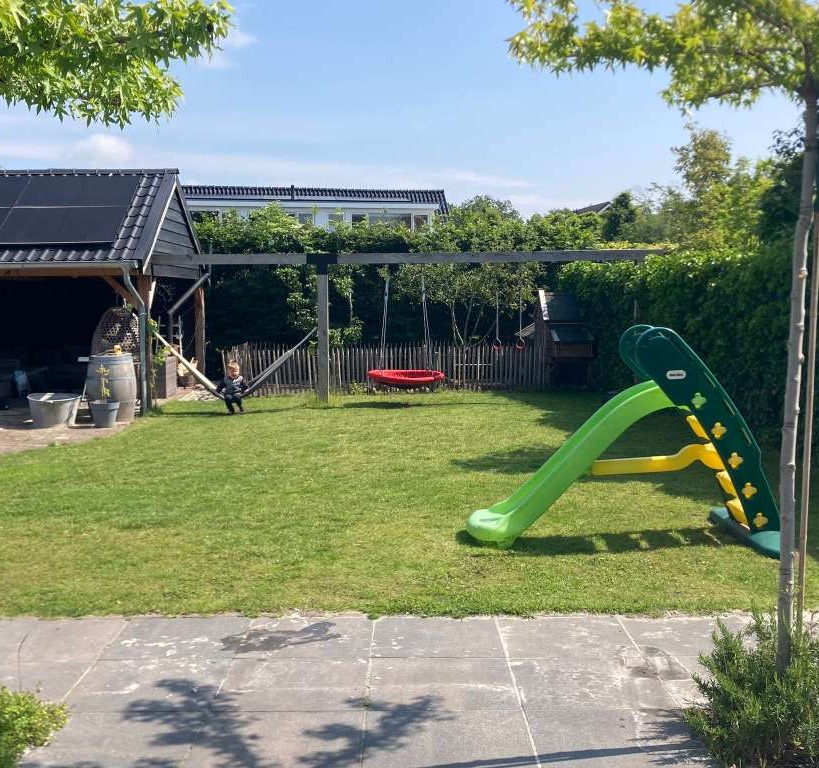 Mooie ruime tuin.