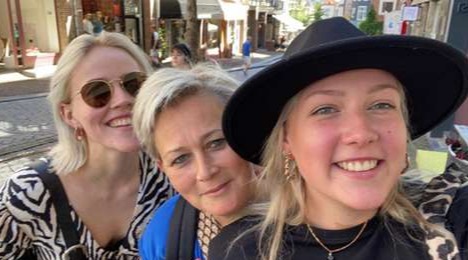 Foto met mijn twee dochters