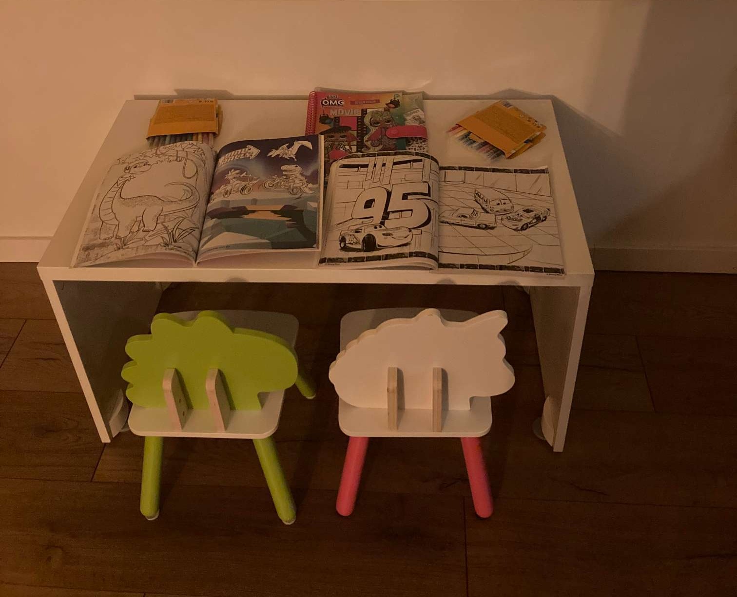 knutselen, kleuren, spelen.