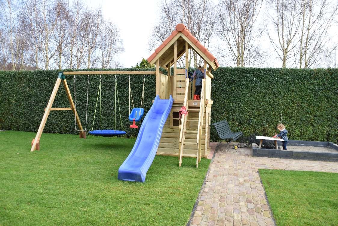 Lekker spelen in onze grote tuin