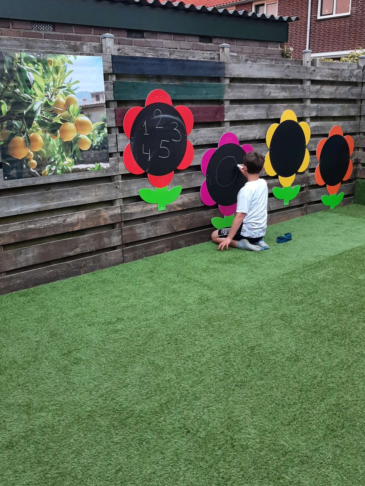 Krijten op het bloemenbord