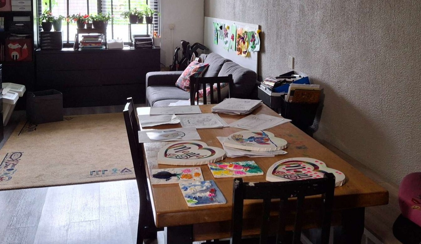 Woonkamer voor knutselen, spelen en rela