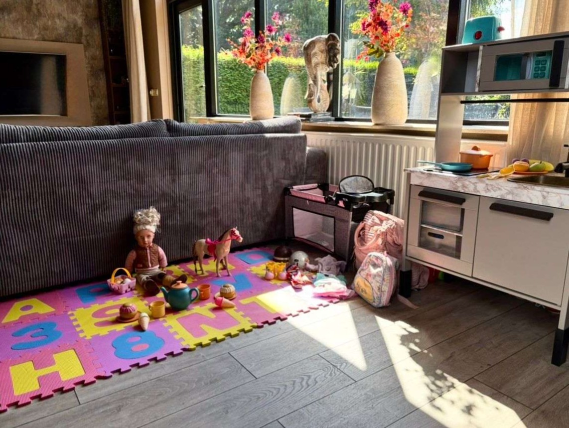 de poppen hoek met theekransje 