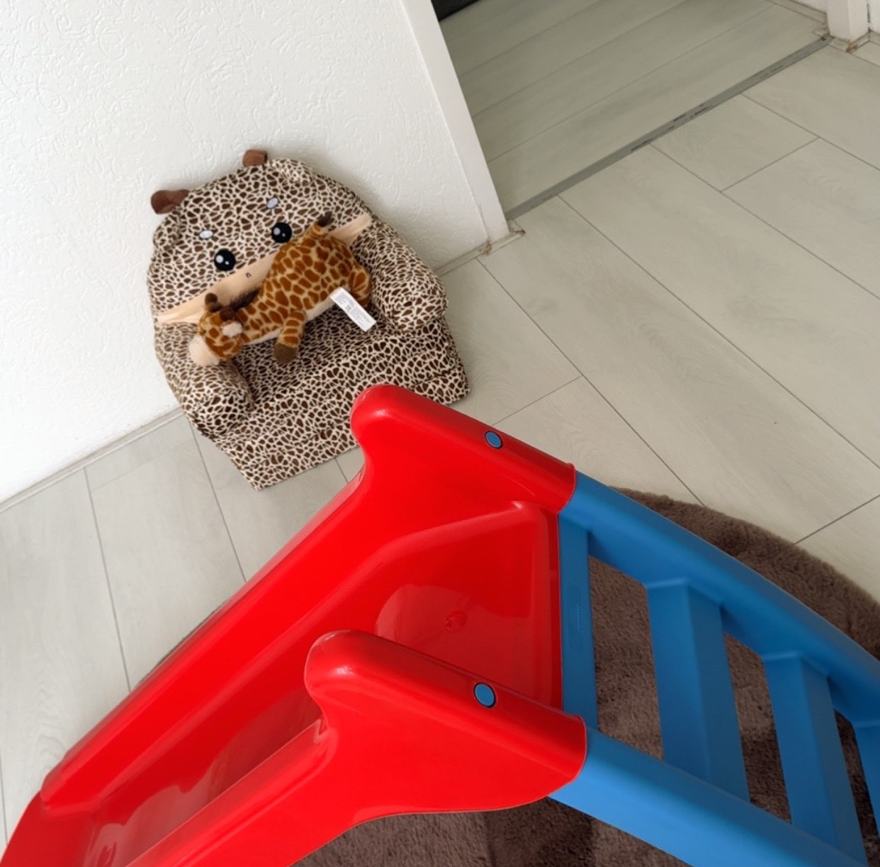 Leuke zit plek en glijbaan 