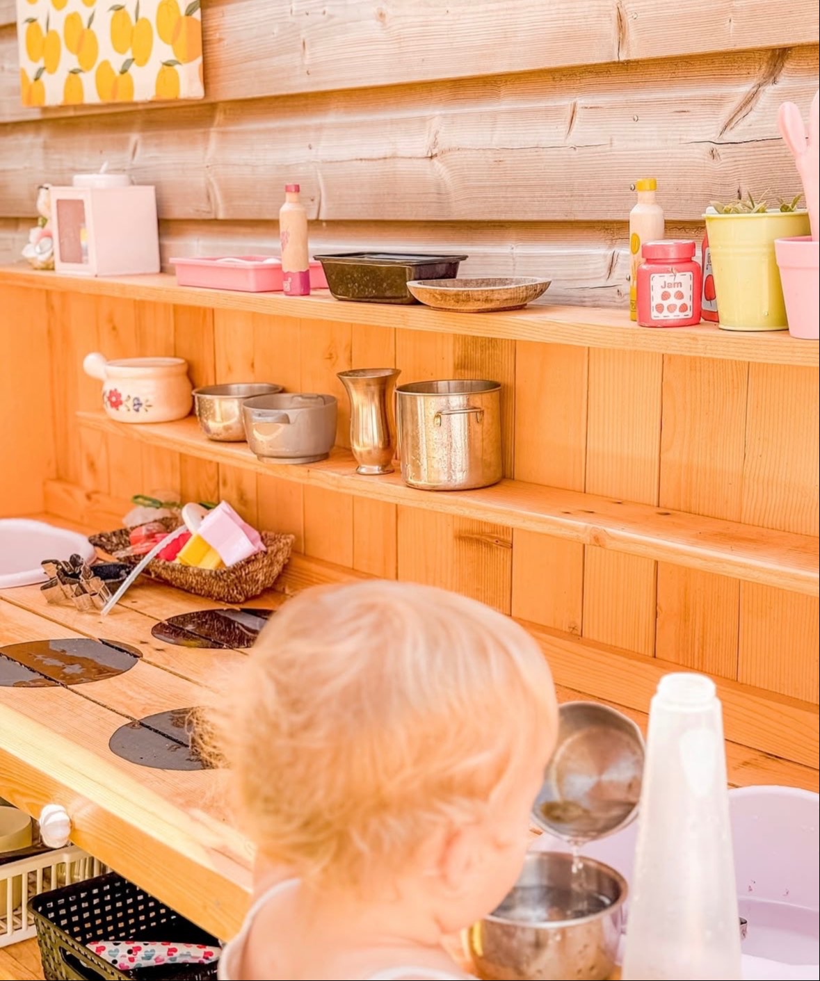 De modderkeuken in de tuin!