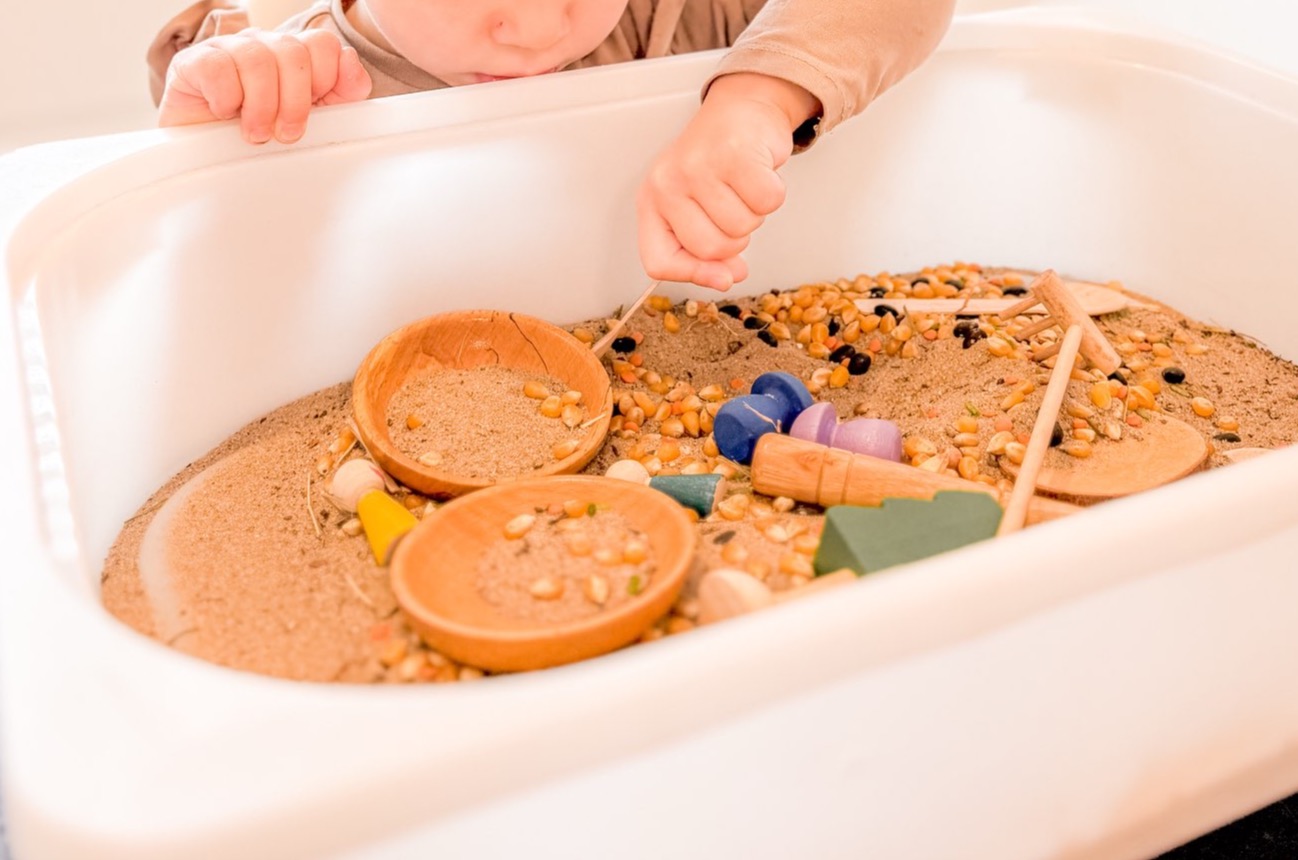 Sensorische bakken als speelmomentje